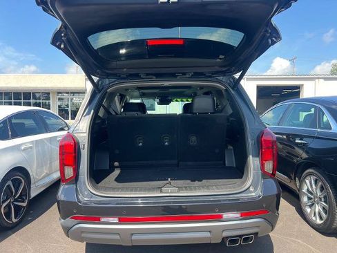 Used 2023 Hyundai Palisade Limited w/ Cargo Package AWD/4WD image 4