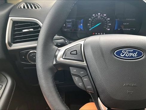Used 2024 Ford Edge SEL w/ Convenience Package AWD/4WD image 11