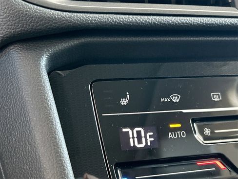 New 2026 Volkswagen Taos SE image 31