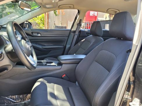 Used 2025 Nissan Altima 2.5 SV FWD image 12