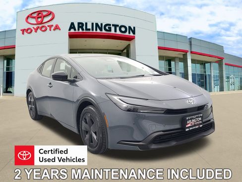 Used 2025 Toyota Prius LE image 1