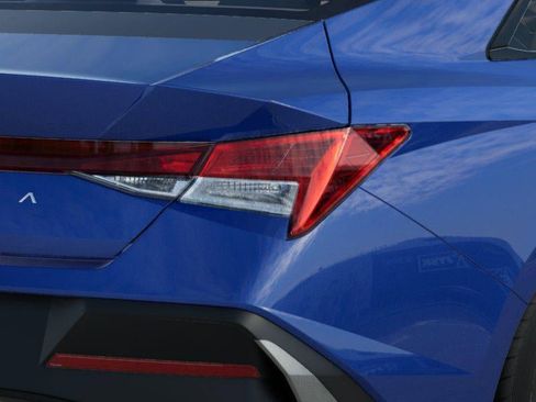 New 2025 Hyundai Elantra SE image 10