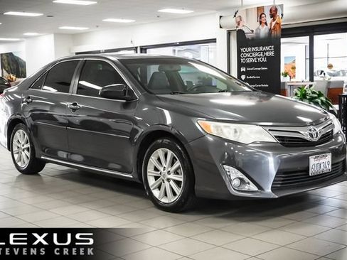 Used 2012 Toyota Camry XLE FWD image 1