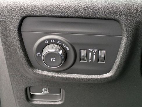 New 2025 Jeep Grand Cherokee Limited w/ Trailer Tow Package image 14