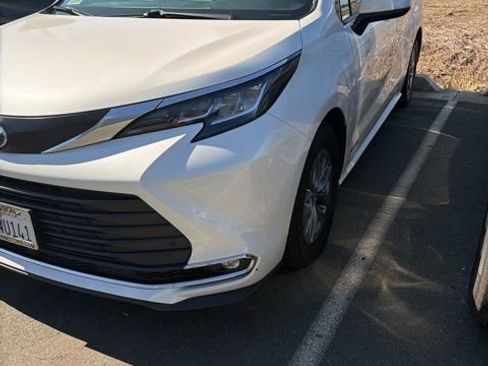 Used 2021 Toyota Sienna XLE w/ XLE Plus Package image 2