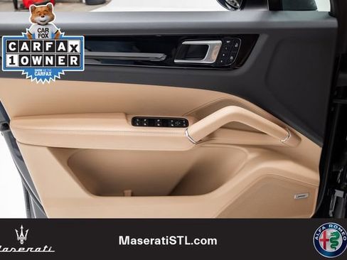 Used 2022 Porsche Cayenne w/ Premium Package AWD/4WD image 7