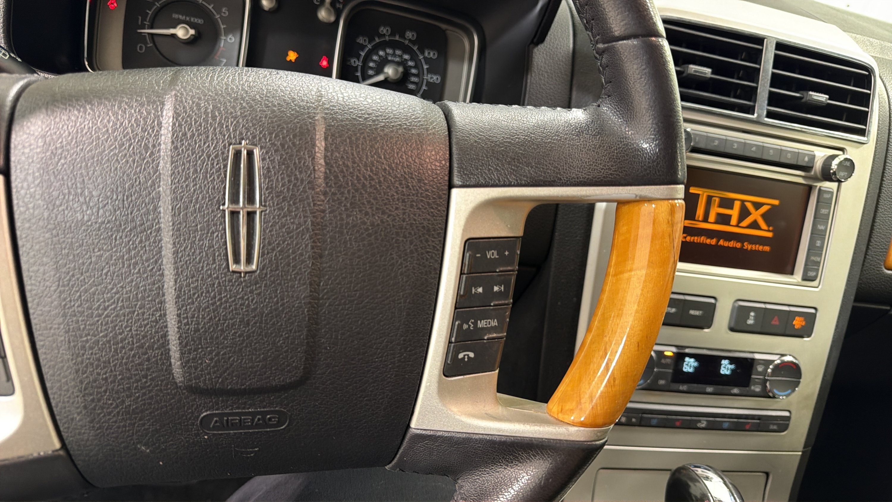 Used 2010 Lincoln MKX 2WD image 14
