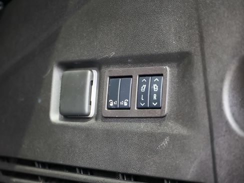 Used 2024 GMC Yukon SLT w/ SLT Luxury Package AWD/4WD image 46