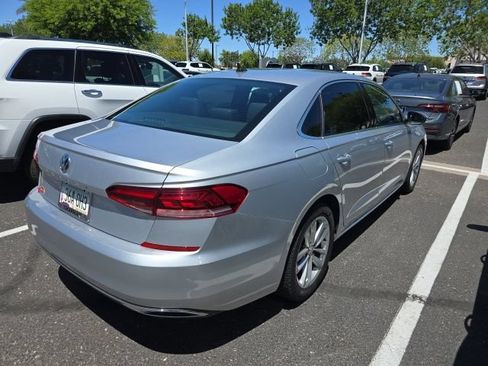 Used 2020 Volkswagen Passat 2.0T SE FWD image 2