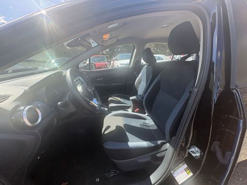 Used 2025 Nissan Versa SV image 28