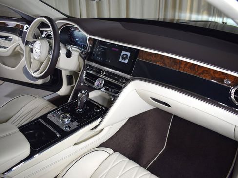 Certified 2020 Bentley Flying Spur W12 image 24