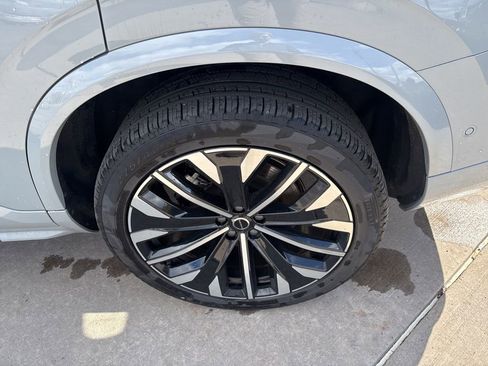 Used 2025 Volvo XC90 B6 Plus image 14