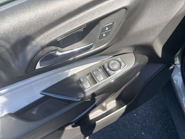 Used 2025 Chevrolet Trax LT w/ LT Convenience Package FWD image 17