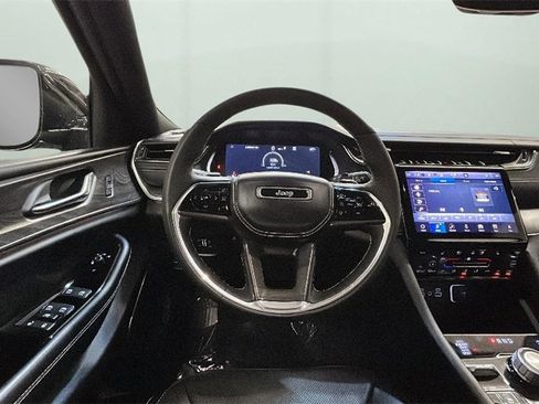 Used 2024 Jeep Grand Cherokee Overland image 11