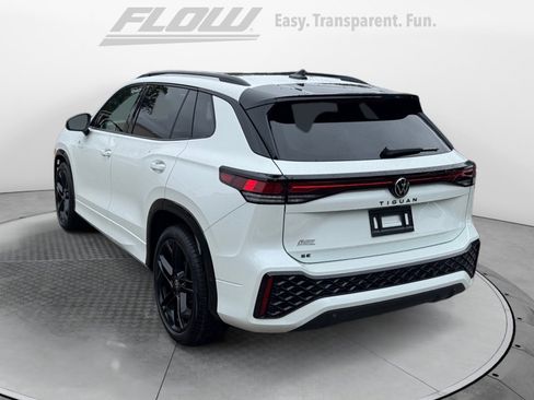 New 2025 Volkswagen Tiguan SE R-Line image 5