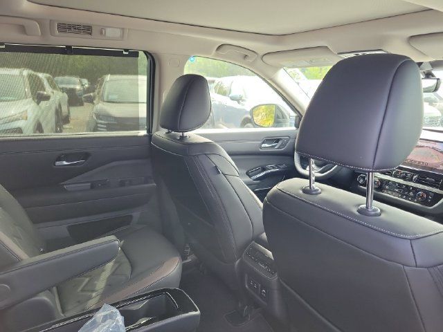 New 2026 Nissan Pathfinder Platinum FWD image 28