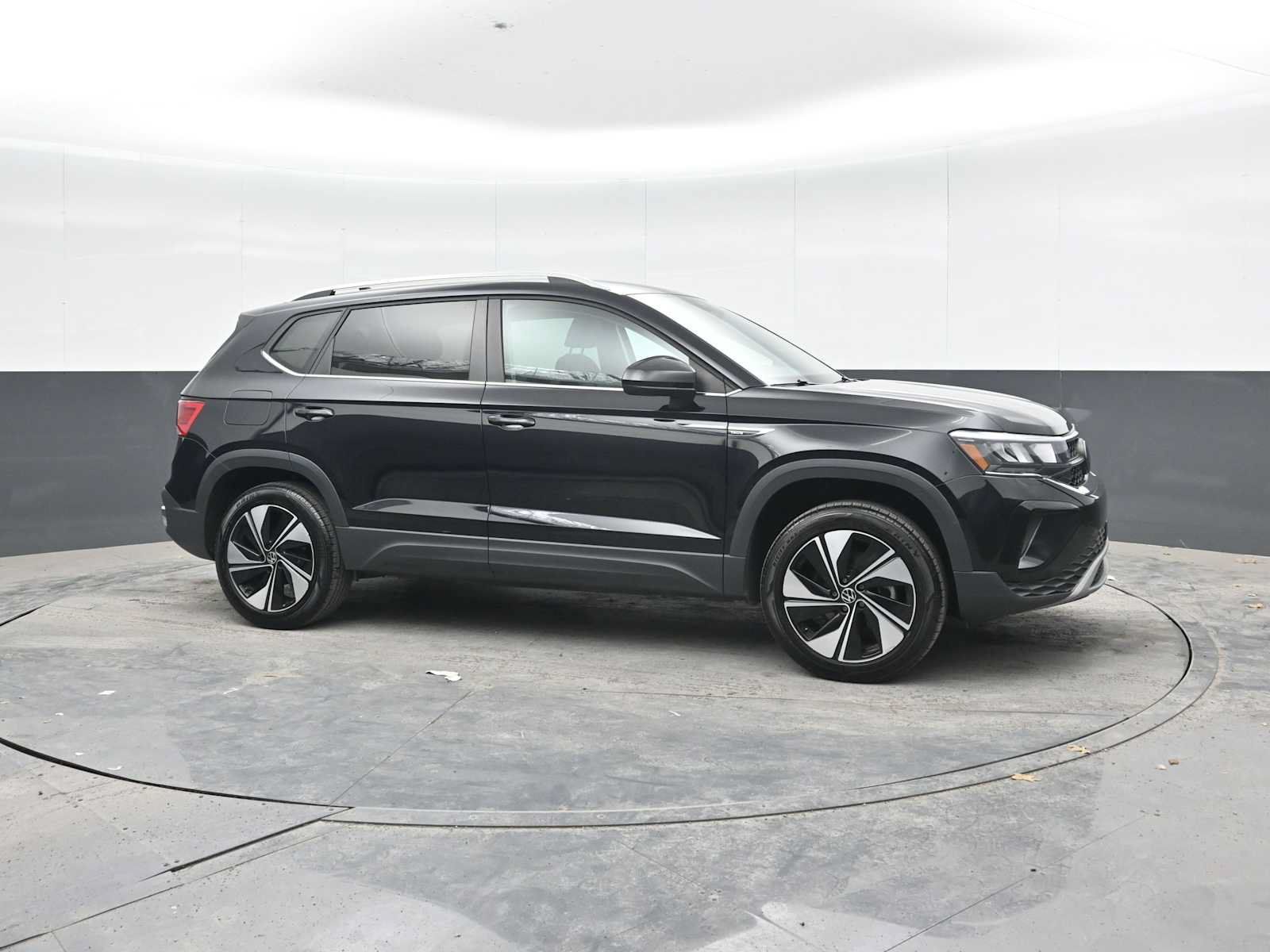 Used 2024 Volkswagen Taos SE AWD/4WD image 8
