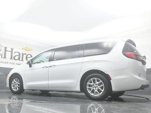 Used 2023 Chrysler Pacifica Touring-L FWD image 54