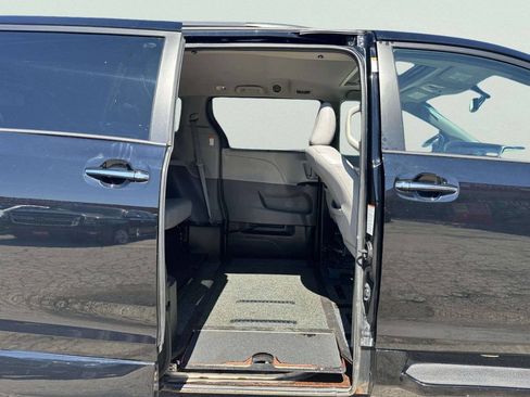 Used 2016 Toyota Sienna XLE FWD image 17