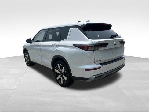 Used 2025 Mitsubishi Outlander SE FWD image 35