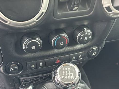 Used 2017 Jeep Wrangler Unlimited Sahara w/ Connectivity Group image 21