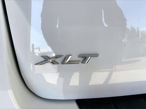 Used 2022 Ford Explorer XLT image 31