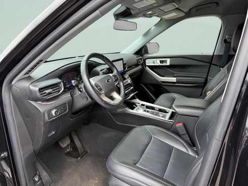 Certified 2022 Ford Explorer Limited w/ Equipment Group 301A AWD/4WD image 4