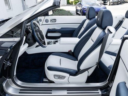 Used 2018 Rolls-Royce Dawn image 31