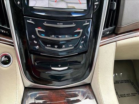 Used 2015 Cadillac Escalade Premium image 24