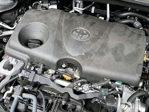 Used 2025 Toyota Highlander XLE AWD/4WD image 32