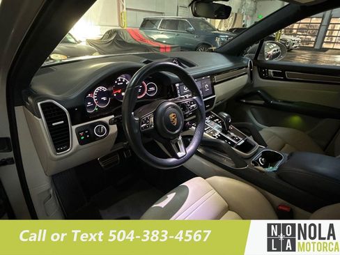 Used 2020 Porsche Cayenne Turbo image 17