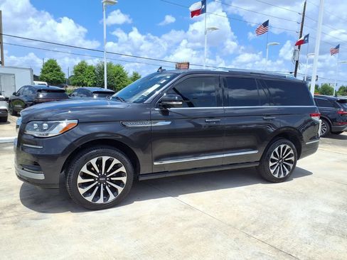 Used 2024 Lincoln Navigator Reserve AWD/4WD image 3