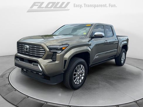 Used 2025 Toyota Tacoma Limited AWD/4WD image 3