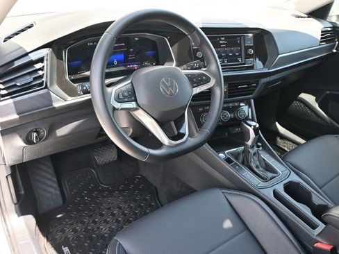 Used 2023 Volkswagen Jetta SE image 8