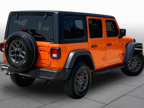 Used 2025 Jeep Wrangler Unlimited Sport AWD/4WD image 13
