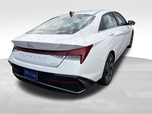 Used 2024 Hyundai Elantra Limited FWD image 4