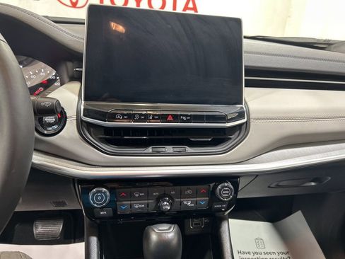 Used 2025 Jeep Compass Limited image 28