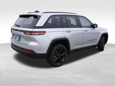 Certified 2023 Jeep Grand Cherokee Altitude AWD/4WD image 3