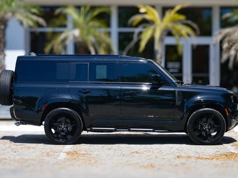 Used 2025 Land Rover Defender 130 V8 AWD/4WD image 15