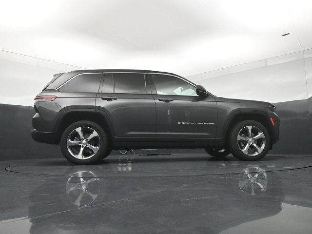 New 2026 Jeep Grand Cherokee Limited w/ Trailer Tow Package AWD/4WD image 24