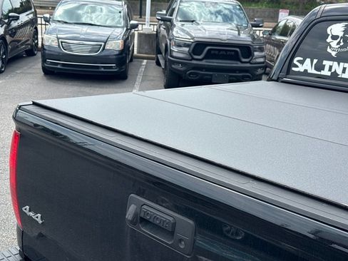 Used 2020 Toyota Tundra Limited w/ Limited Premium Package AWD/4WD image 5