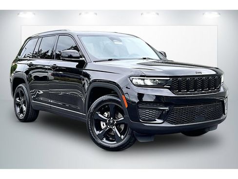 Used 2022 Jeep Grand Cherokee Altitude AWD/4WD image 1