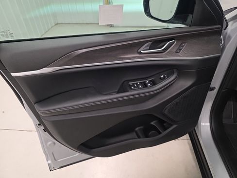 New 2025 Jeep Grand Cherokee Limited image 11