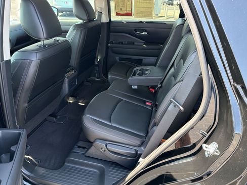 Used 2023 Nissan Pathfinder SL AWD/4WD image 27