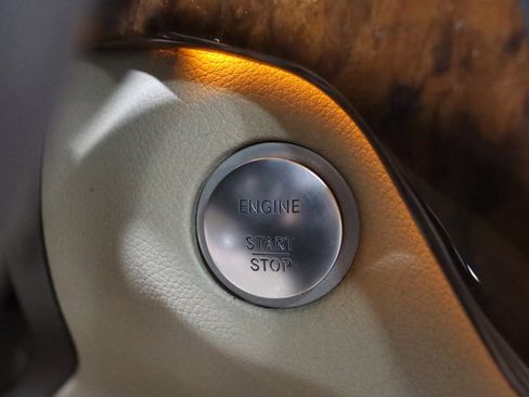 Used 2013 Mercedes-Benz GL 550 4MATIC image 70