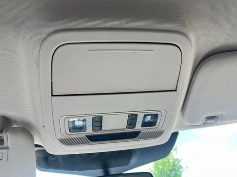 Used 2022 Ford Explorer XLT w/ Equipment Group 202A AWD/4WD image 37