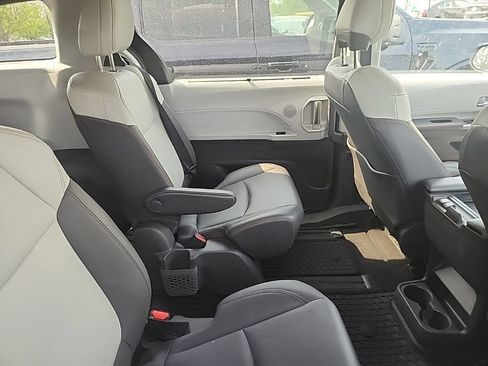 Used 2021 Toyota Sienna XSE AWD/4WD image 16