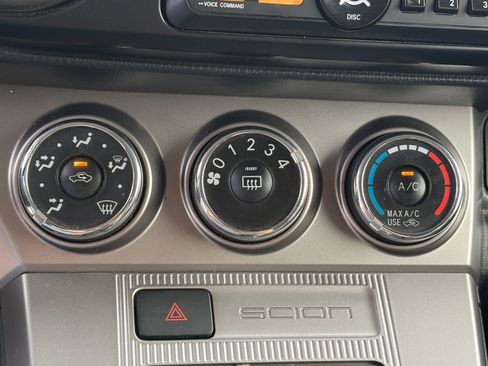 Used 2013 Scion xB FWD image 25