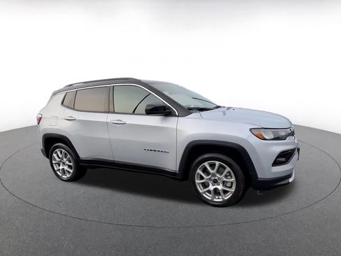 Used 2025 Jeep Compass Limited image 2