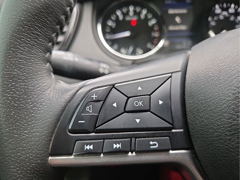 Used 2019 Nissan Rogue SV w/ Sun & Sound Touring Package image 19